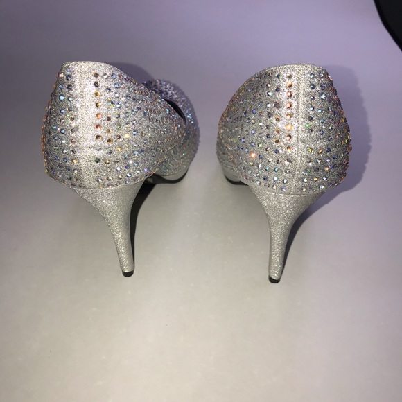 SOLD 💵 Kiss & Tell Silver Bling High Heels Size 8.5 - Picture 4 of 6